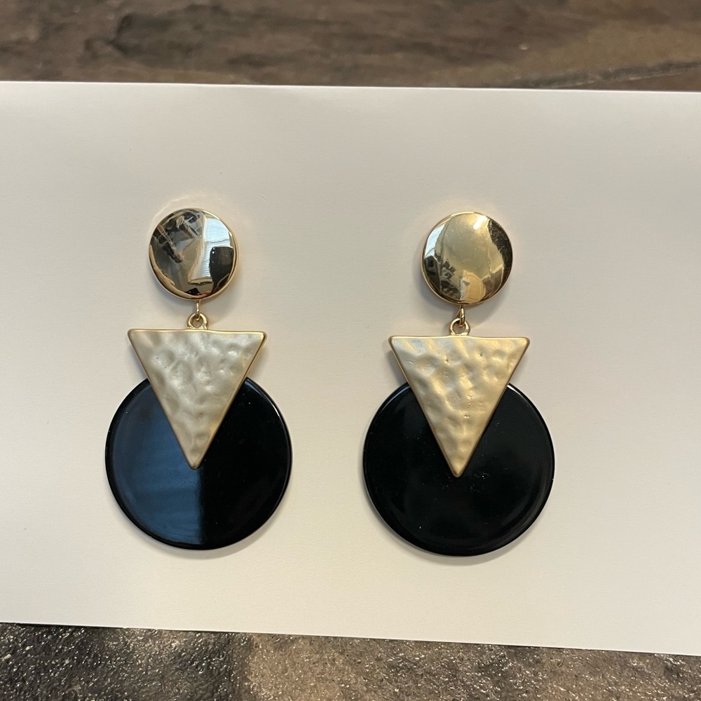 Fashion black and gold earrings